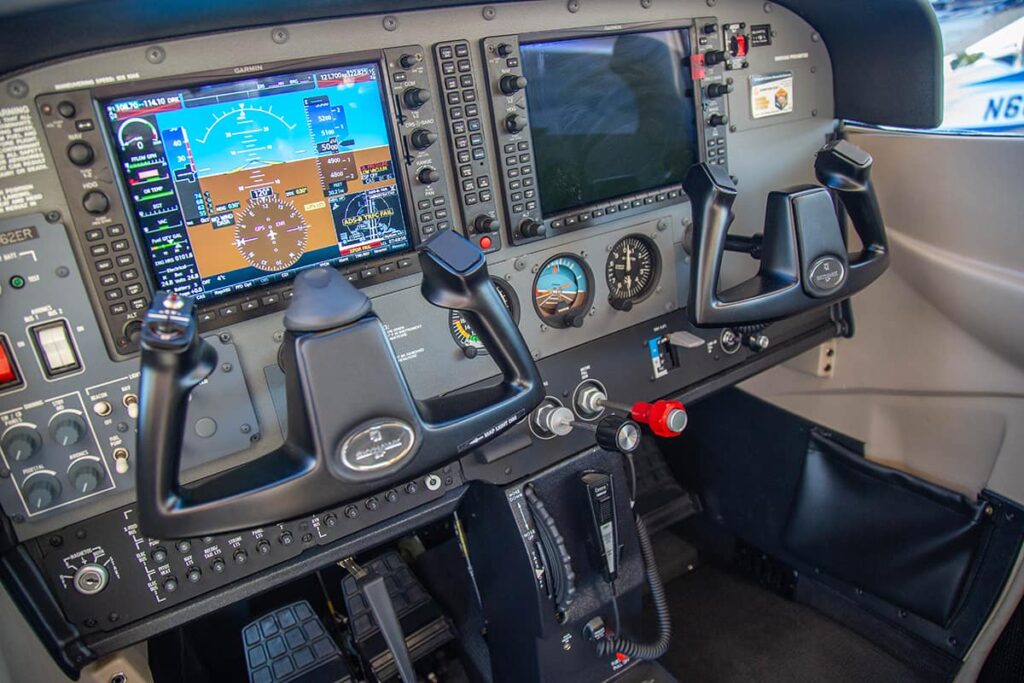 Photo of Embry Riddle C172-TAA cockpit